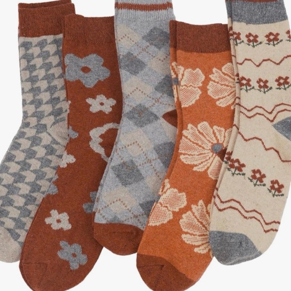 NEW Cozy Fall Rust & Cream Patterned Crew Socks – 5-Pack